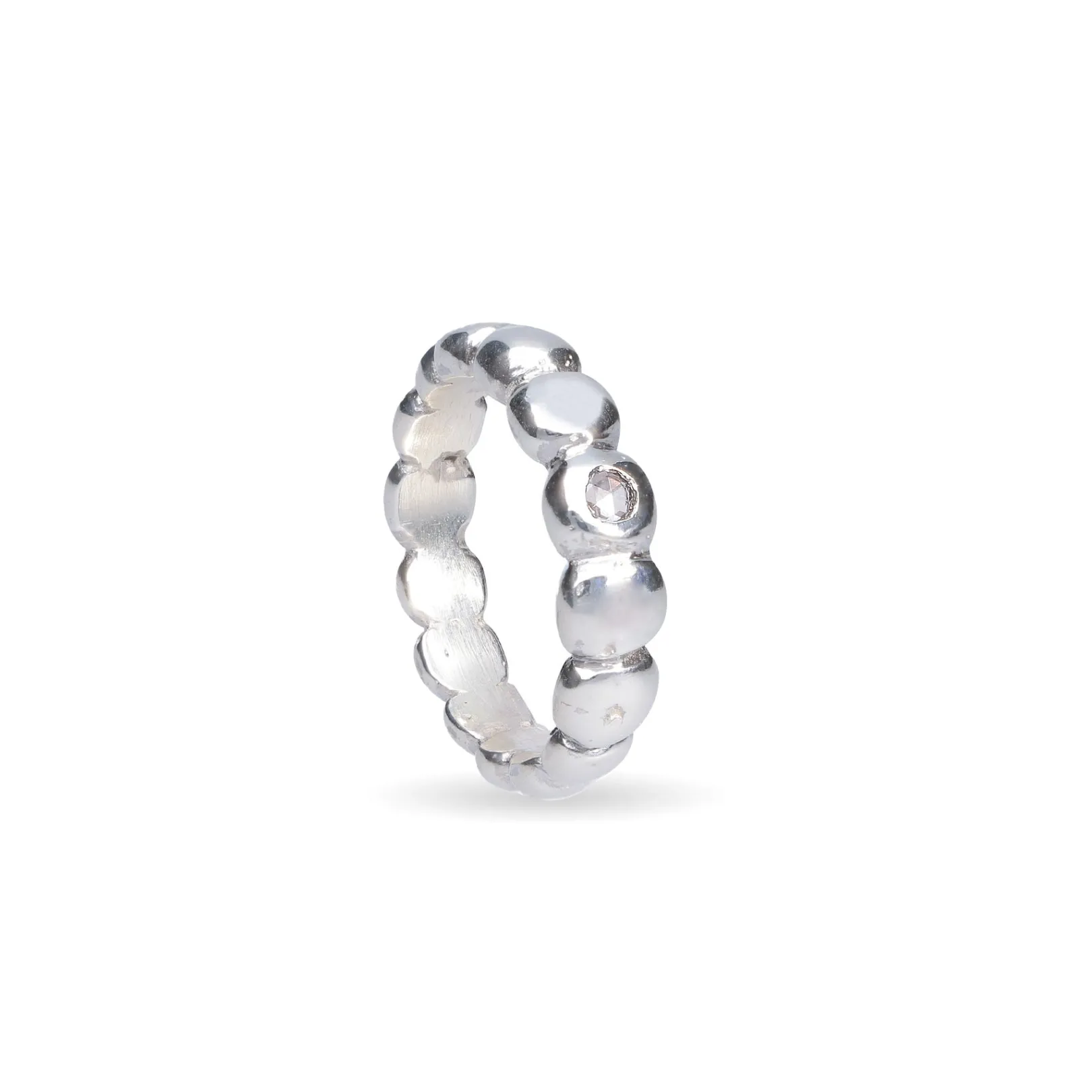 anello_con_sassolini_irre_0-1.webp Anello con sassolini irregolari in Argento 925 e un Diamante Bianco da 0.05ct | Rubinia Gioielli Online