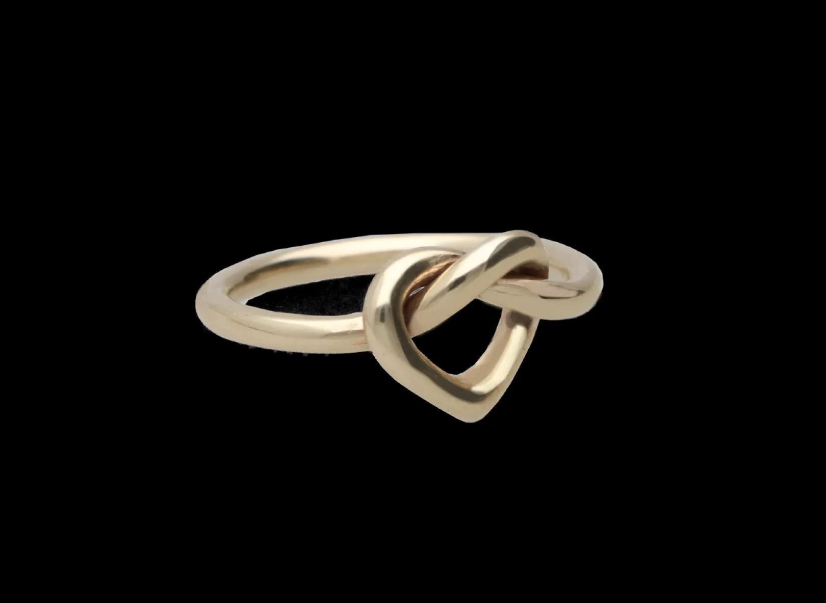 anello_cuore_annodato_in__4.webp Anello Cuore annodato in Oro 9kt | Rubinia Gioielli Clearance