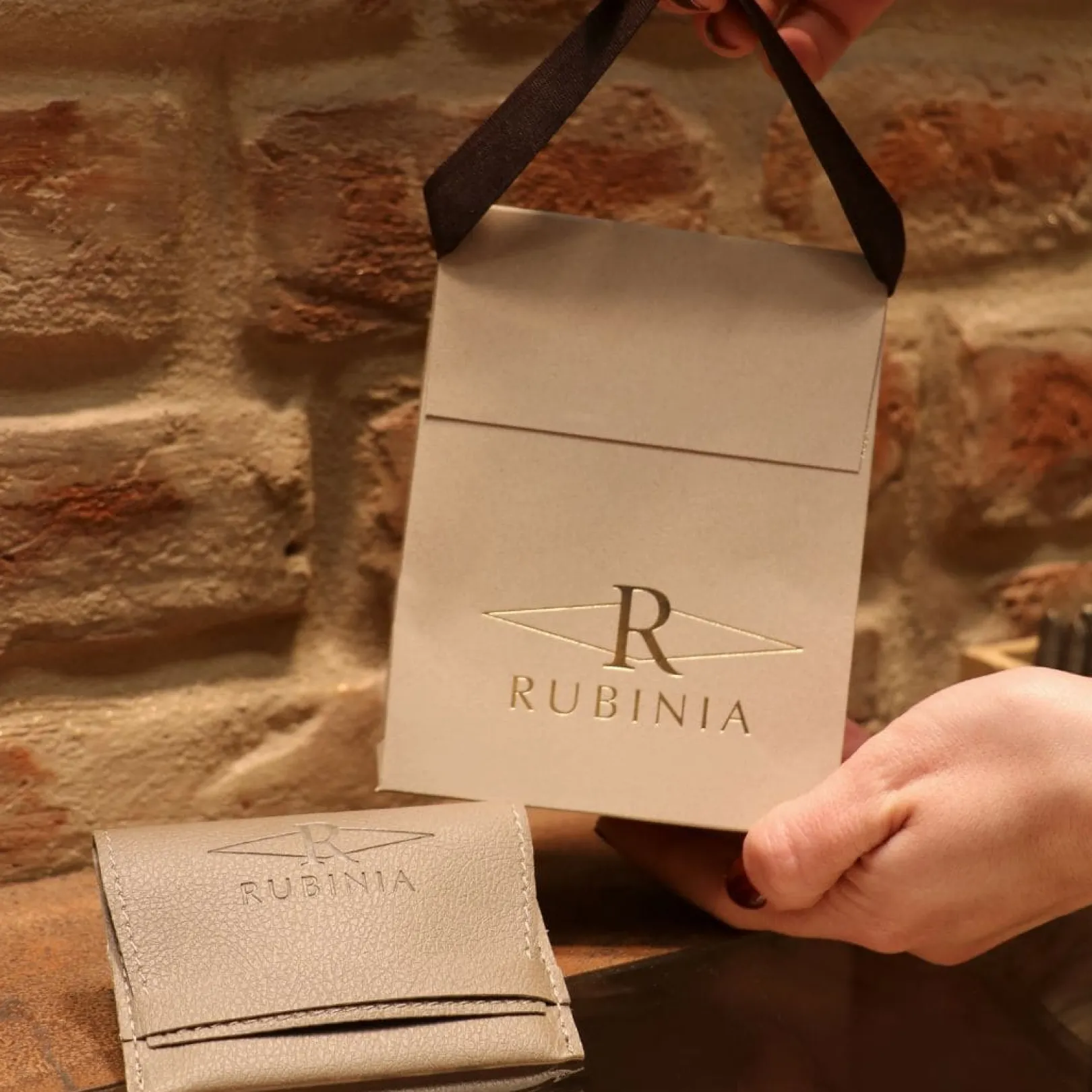 anello_filodamore_intrecc_5.webp Anello Filodamore Intrecciato in Oro Rosa / Giallo 9kt | Rubinia Gioielli Best