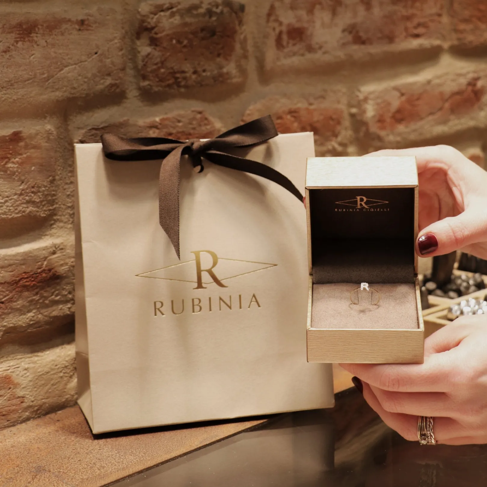 anello_filodamore_prezios_6.webp Anello Filodamore prezioso intrecciato in Oro Rosa 9kt spesso | Rubinia Gioielli Hot