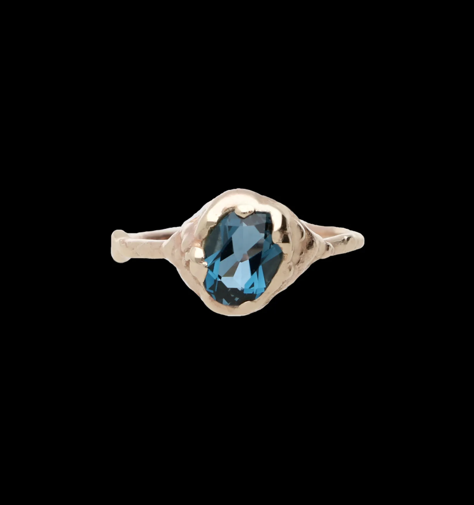 anello_in_oro_giallo_kt_e_0-7.webp Anello in Oro Giallo 9kt e Topazio London | Rubinia Gioielli Clearance