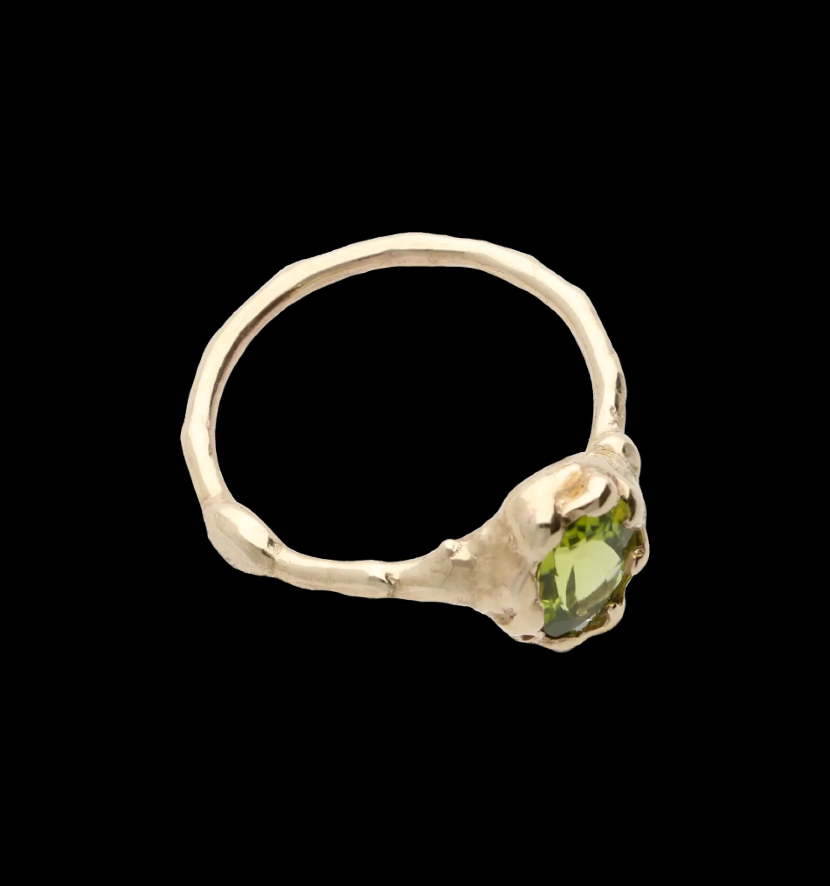 anello_in_oro_giallo_kt_e_3-5.webp Anello in Oro Giallo 9kt e Peridot | Rubinia Gioielli Discount