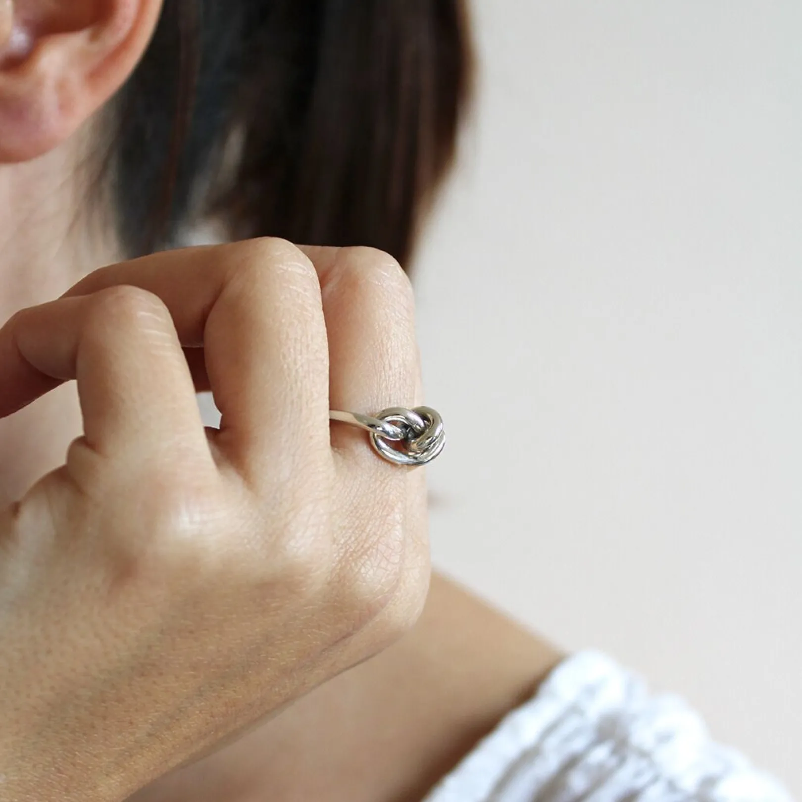 anello_nodi_damore_in_arg_1-1.webp Anello Nodi d'Amore in Argento 925 | Rubinia Gioielli Best