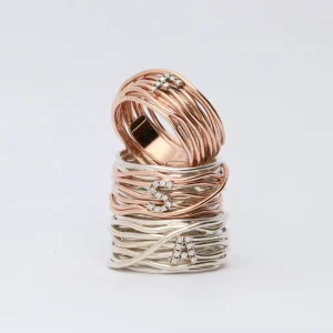 Filodellavita 13 fili in Oro Rosa 9kt e iniziale con Diamanti | Rubinia Gioielli Best