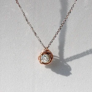 Punto Luce Filodellavita in Oro Rosa con un Diamante Colorless | Rubinia Gioielli Fashion