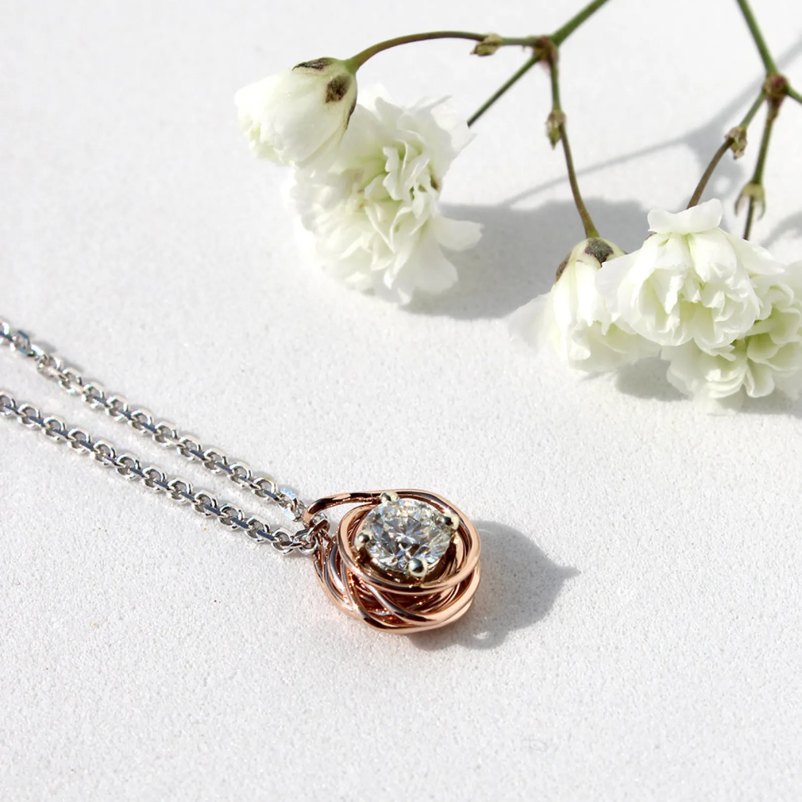 punto_luce_filodellavita__3.webp Punto Luce Filodellavita in Oro Rosa con un Diamante Colorless | Rubinia Gioielli Fashion